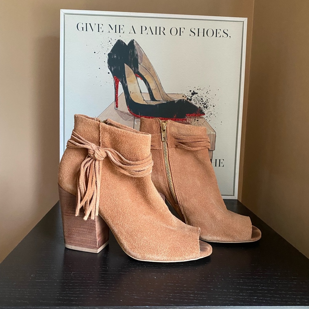 Steve Madden Baine peep toe booties w/ 3 3/8” heel. Leather upper/suede.